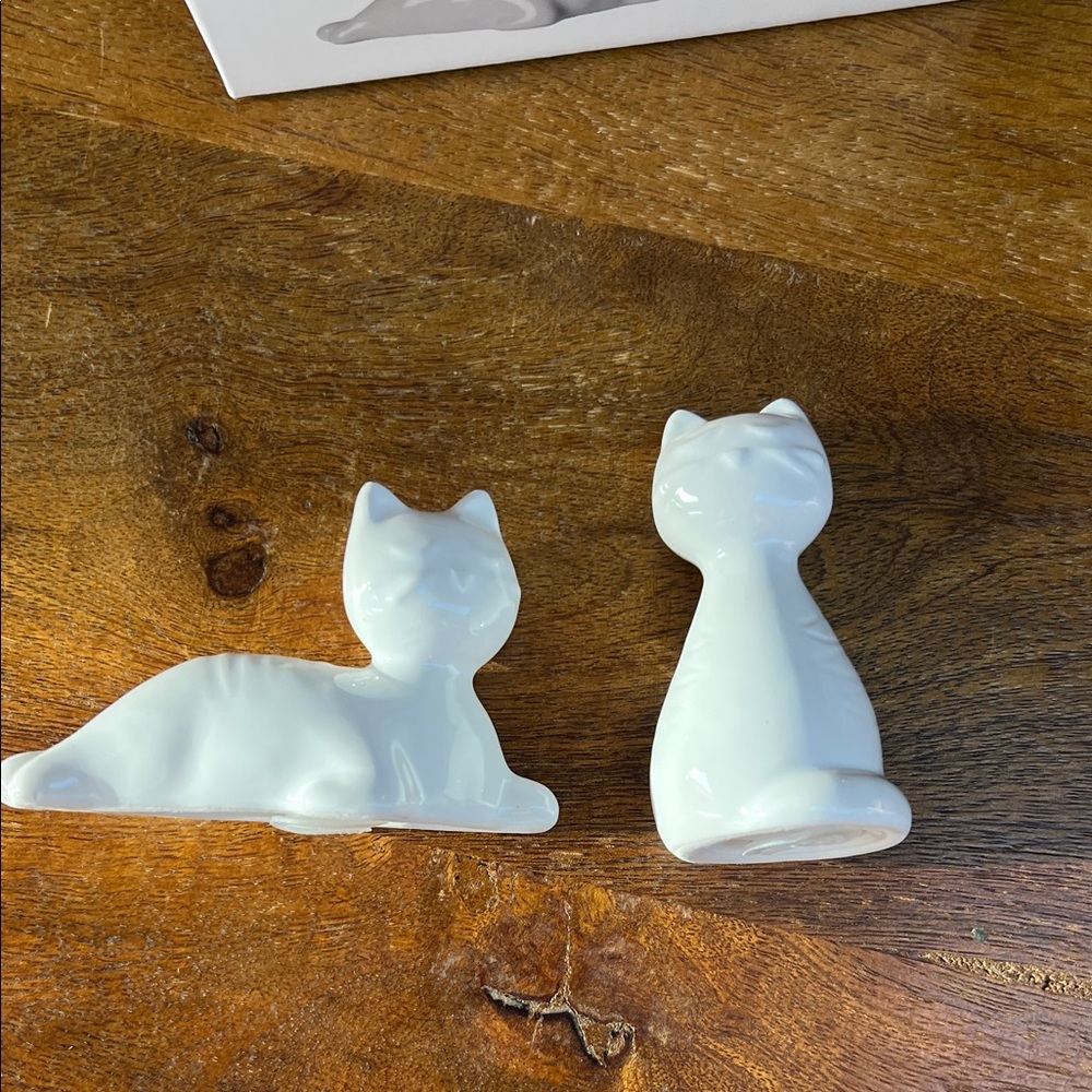 Ceramic Cat Figurine Set - White